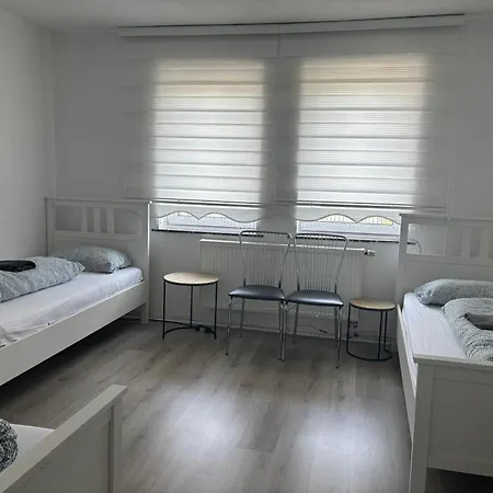 Monteur , Zentral Deutscher Gleis Apartment *